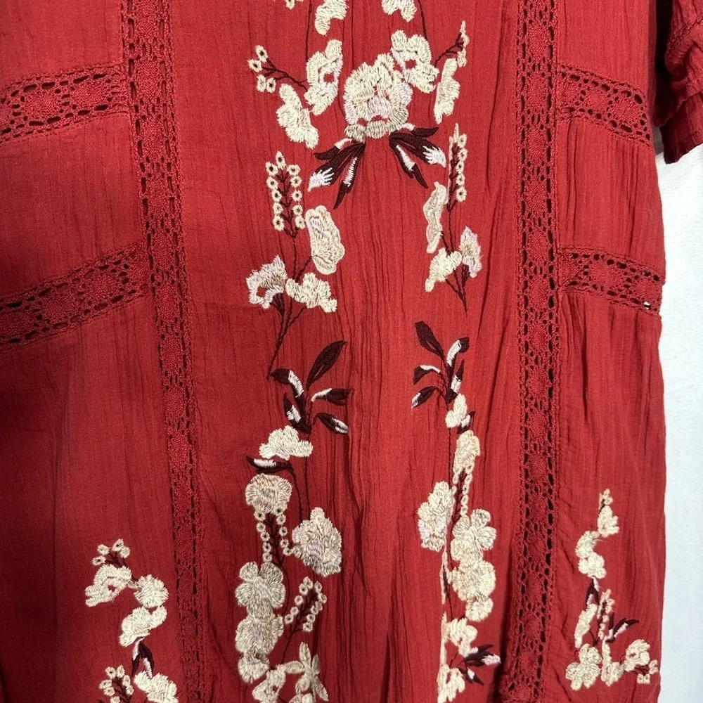 FREE PEOPLE Embroidered Red Women's Top size S pre owned Exellent condition.